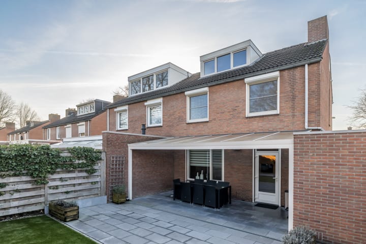 Foto 28 van Van Weerden Poelmanstraat 181