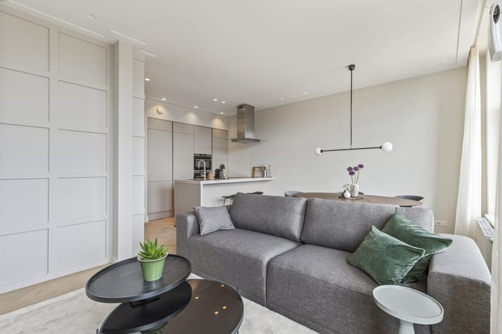 Photo 3 of Van Baerlestraat 154-1
