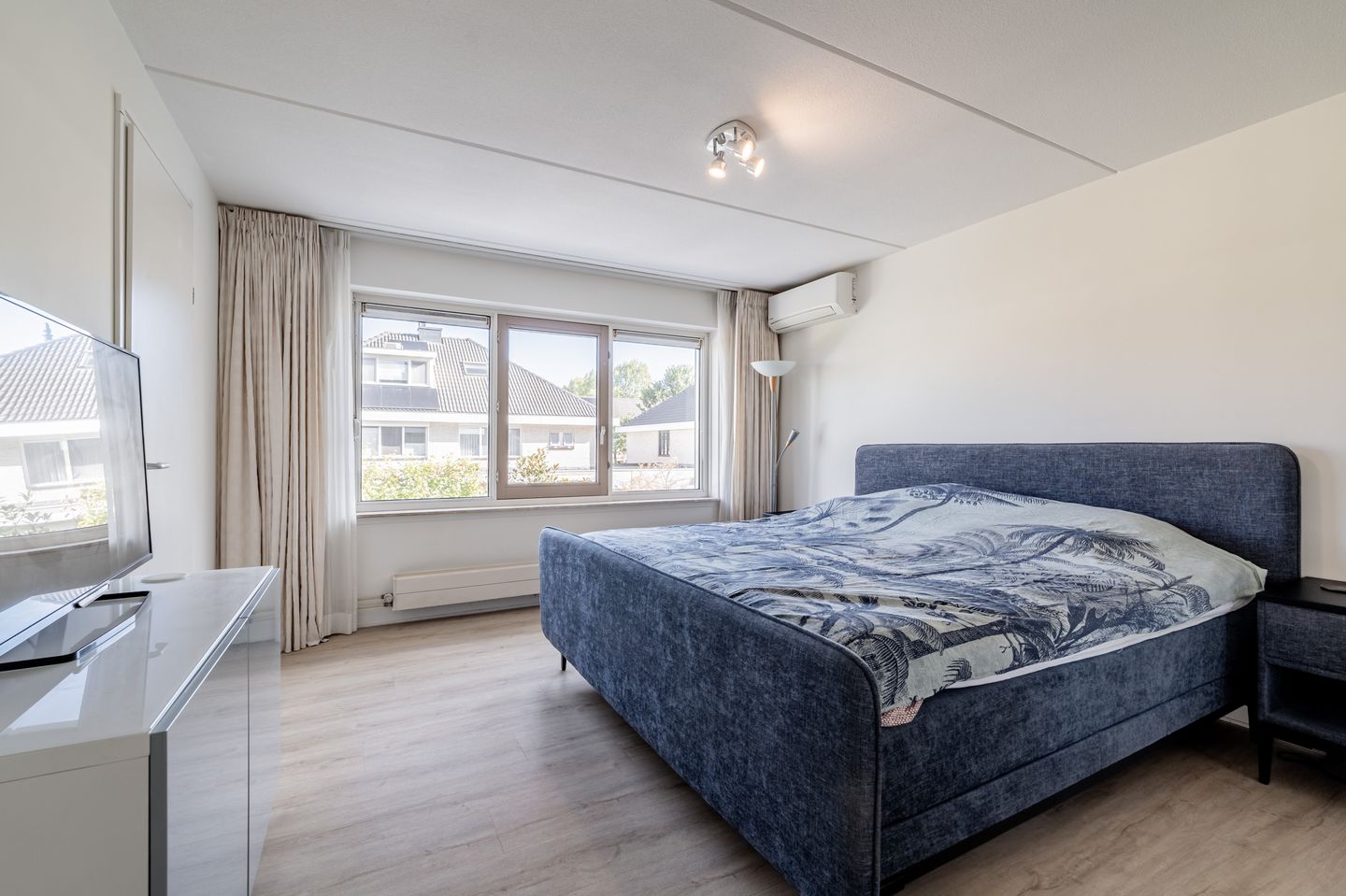 Photo 19 of Catharina van Renneslaan 4