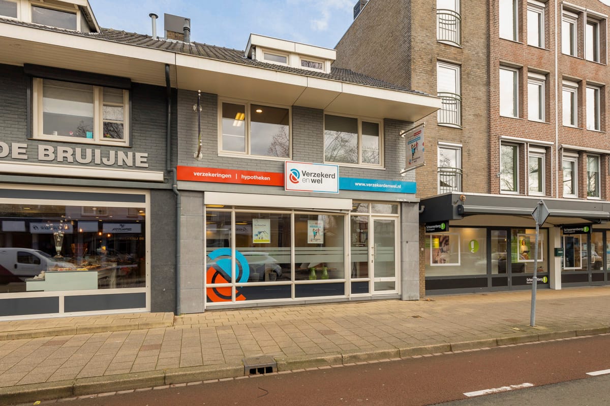 Bekijk foto 2 van Axelsestraat 18-a