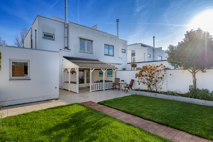 Photo 2 of Jacqueline van der Waalssingel 57