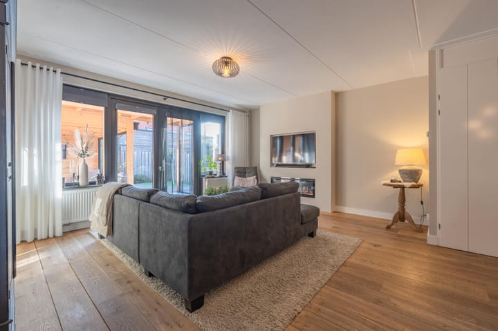 Photo 13 of Meester J van Dolderenstraat 19