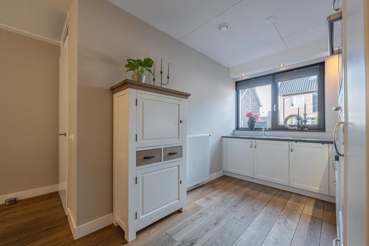 Photo 25 of Meester J van Dolderenstraat 19