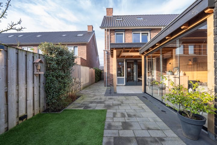 Photo 34 of Meester J van Dolderenstraat 19