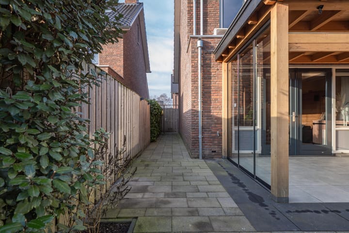 Photo 36 of Meester J van Dolderenstraat 19