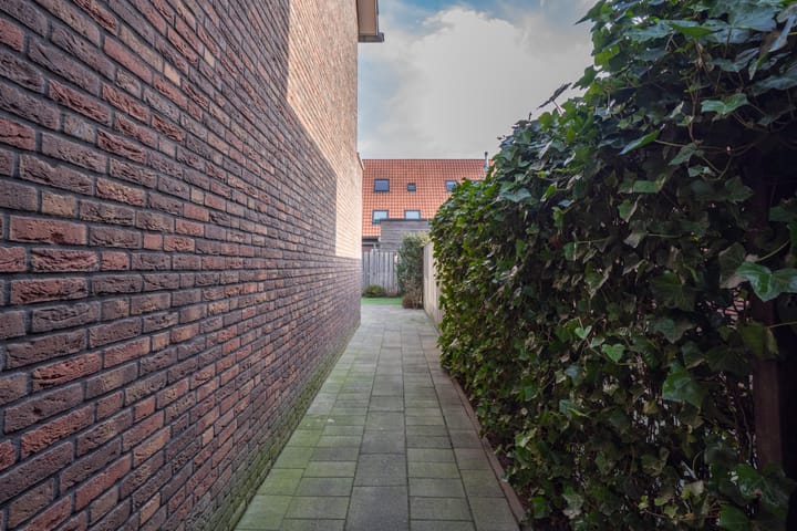 Photo 37 of Meester J van Dolderenstraat 19