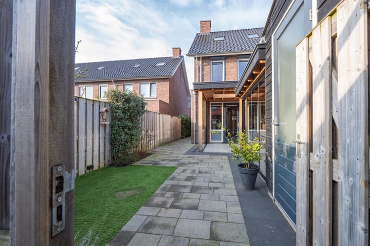 Photo 40 of Meester J van Dolderenstraat 19