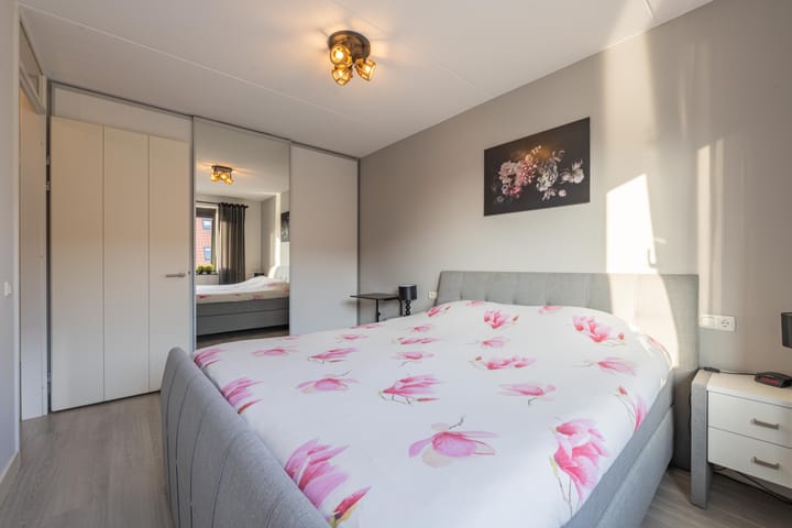 Photo 45 of Meester J van Dolderenstraat 19