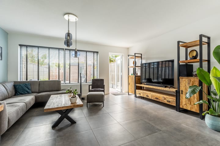 Foto 13 van Vuurvlinder 28