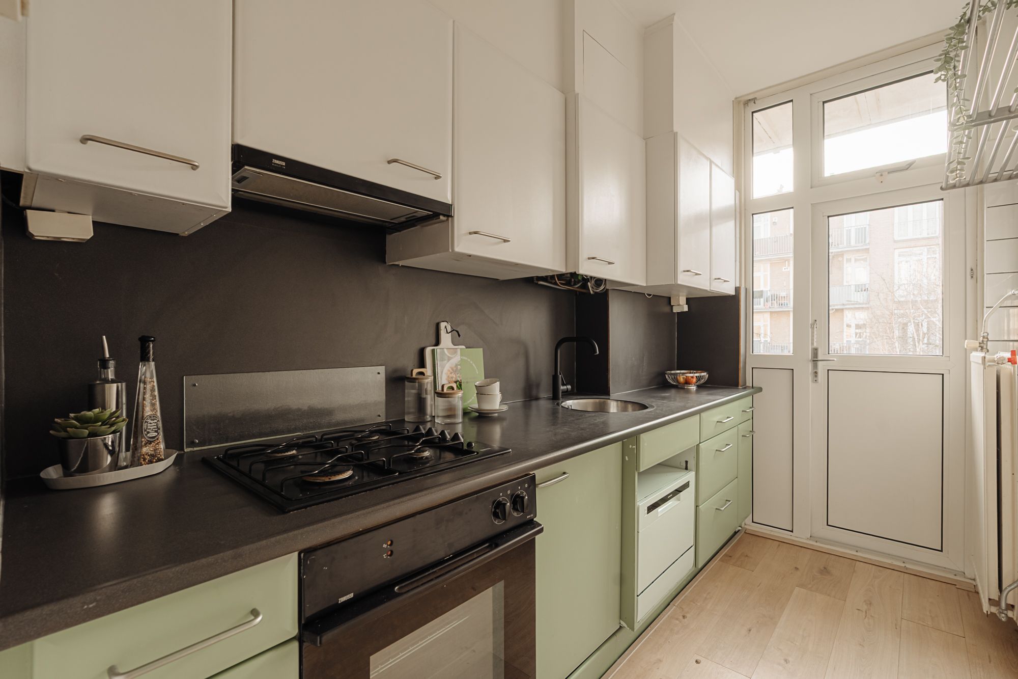 Photo 12 of Geuzenstraat 15-1