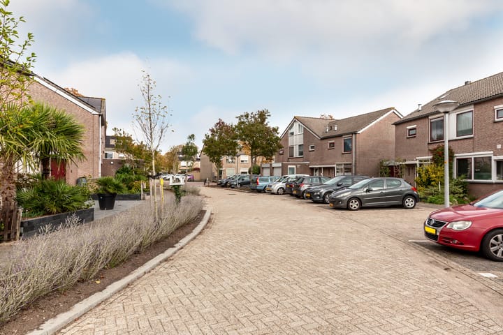 Foto 44 van Alban Bergstraat 6