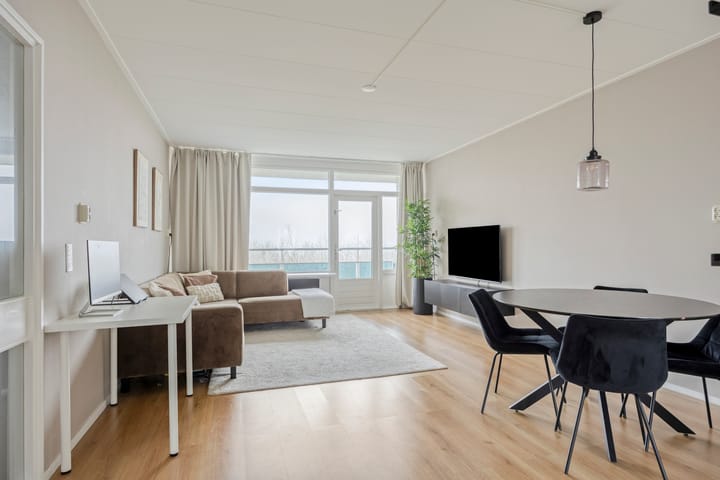 Photo 2 of Plutostraat 152