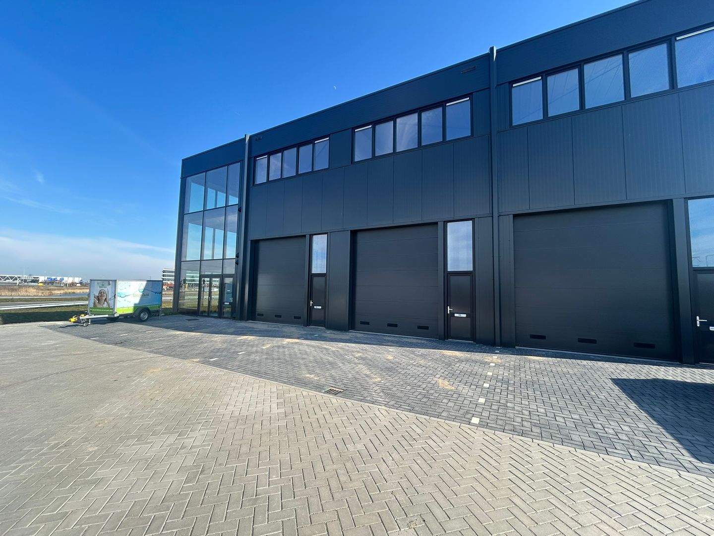 View photo 1 of Honderdland 992