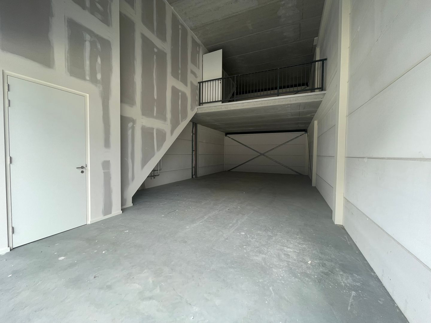 View photo 2 of Honderdland 992