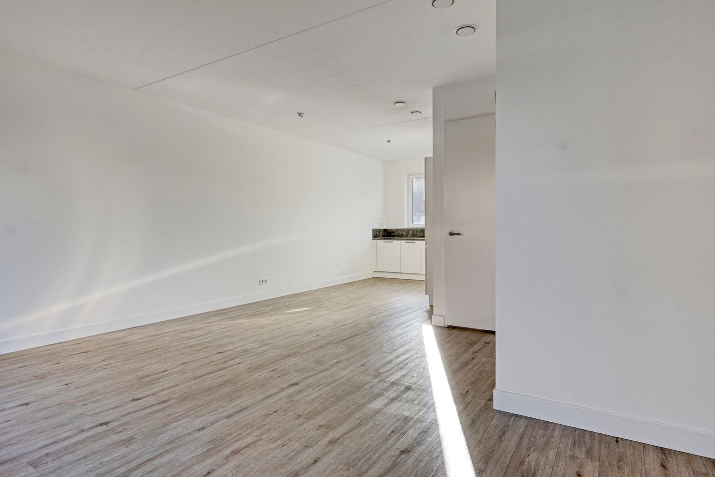 Photo 5 of Schuitevaarstraat 2-A