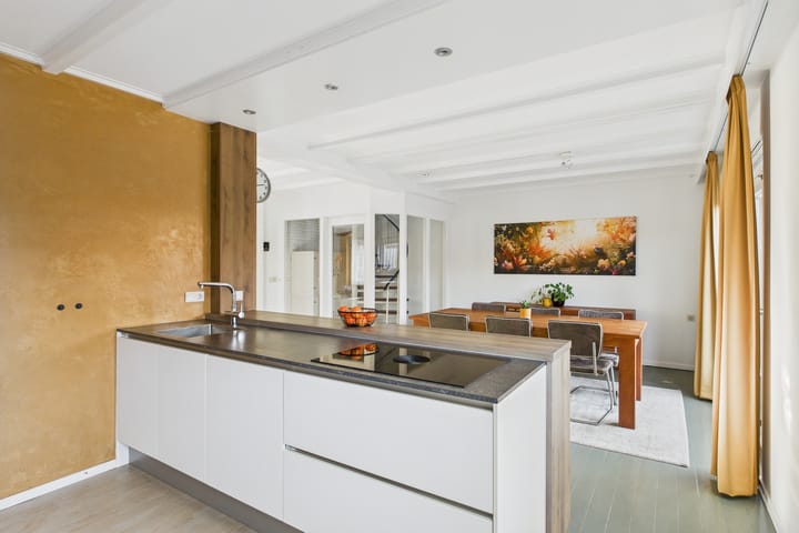 Photo 15 of van Middelhovenstraat 49