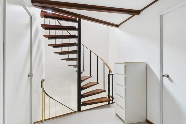 Photo 18 of van Middelhovenstraat 49