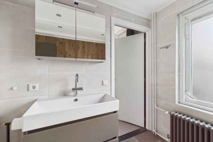 Photo 23 of van Middelhovenstraat 49