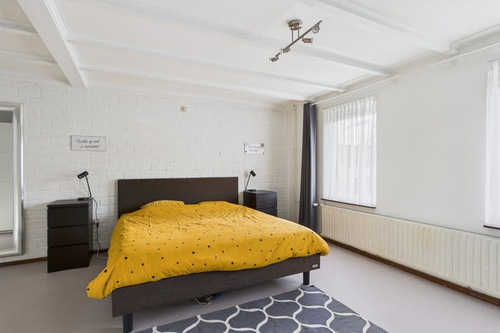 Photo 24 of van Middelhovenstraat 49