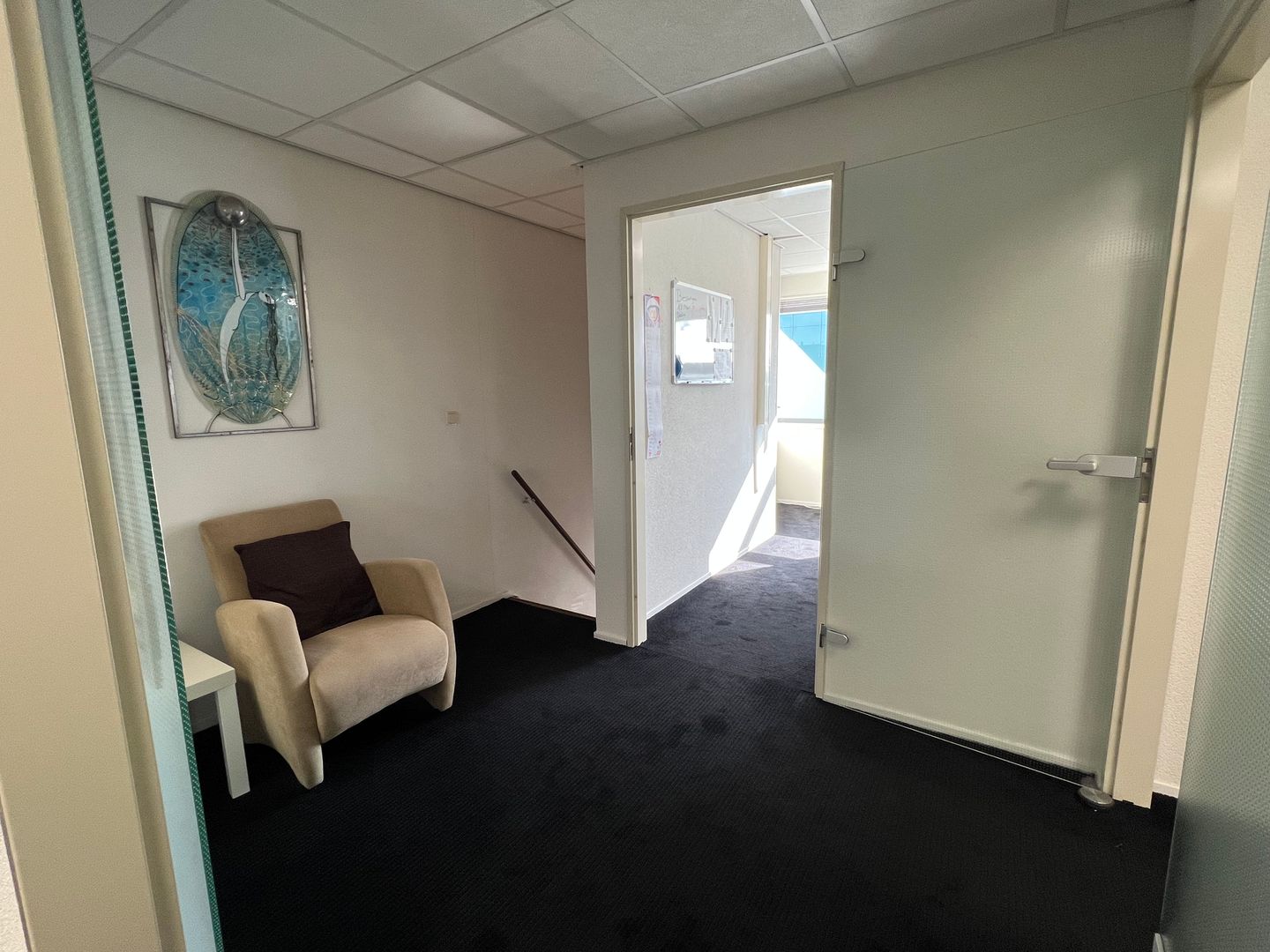 View photo 4 of Jade 228