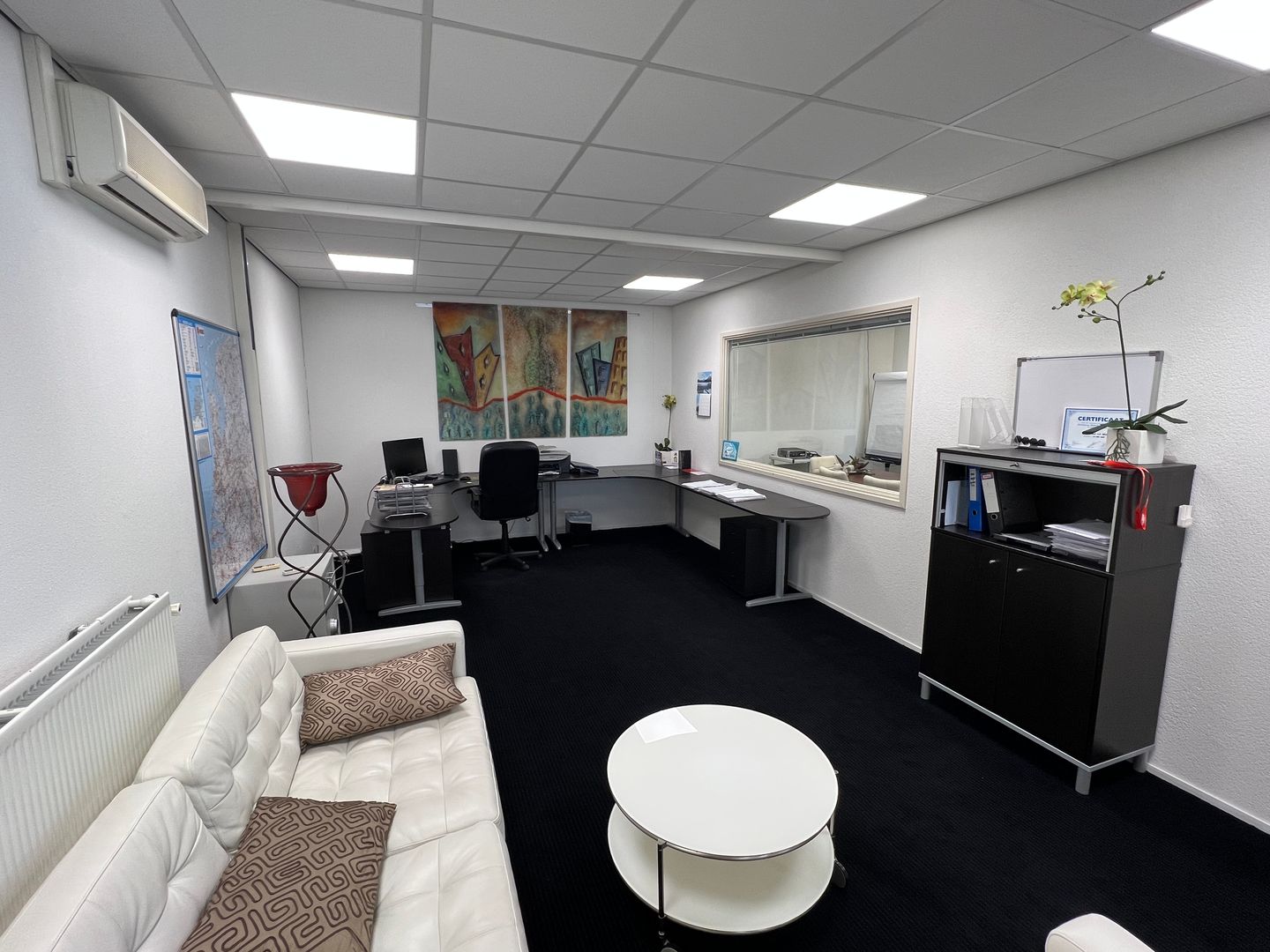 View photo 5 of Jade 228