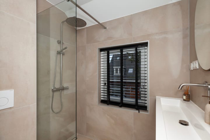 Foto 26 van Van der Leestraat 15