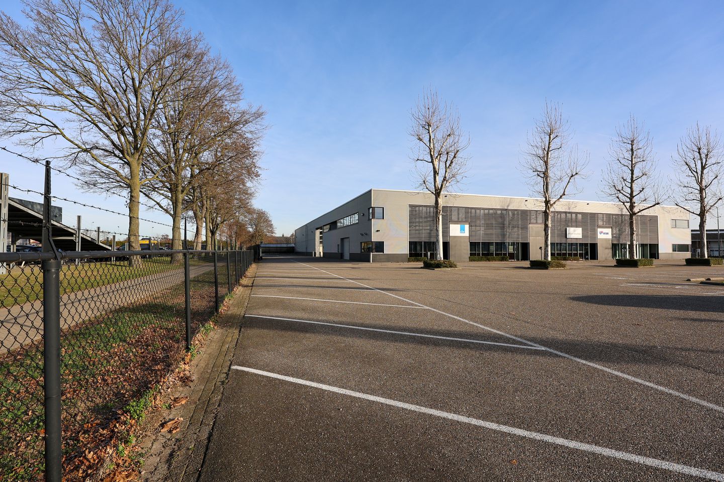 View photo 2 of Oude Trambaan 27-A