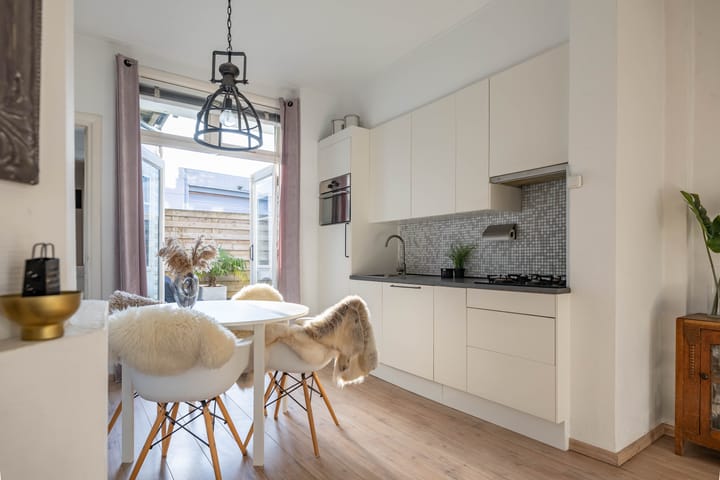 Foto 9 van Helper Westsingel 16-4