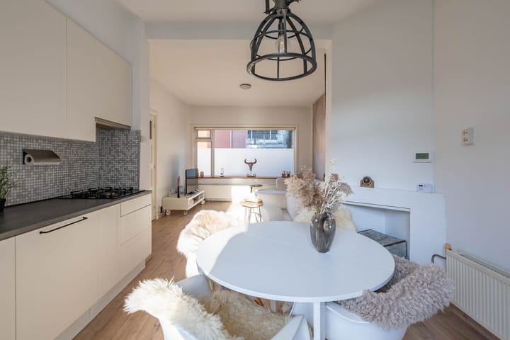 Foto 8 van Helper Westsingel 16-4