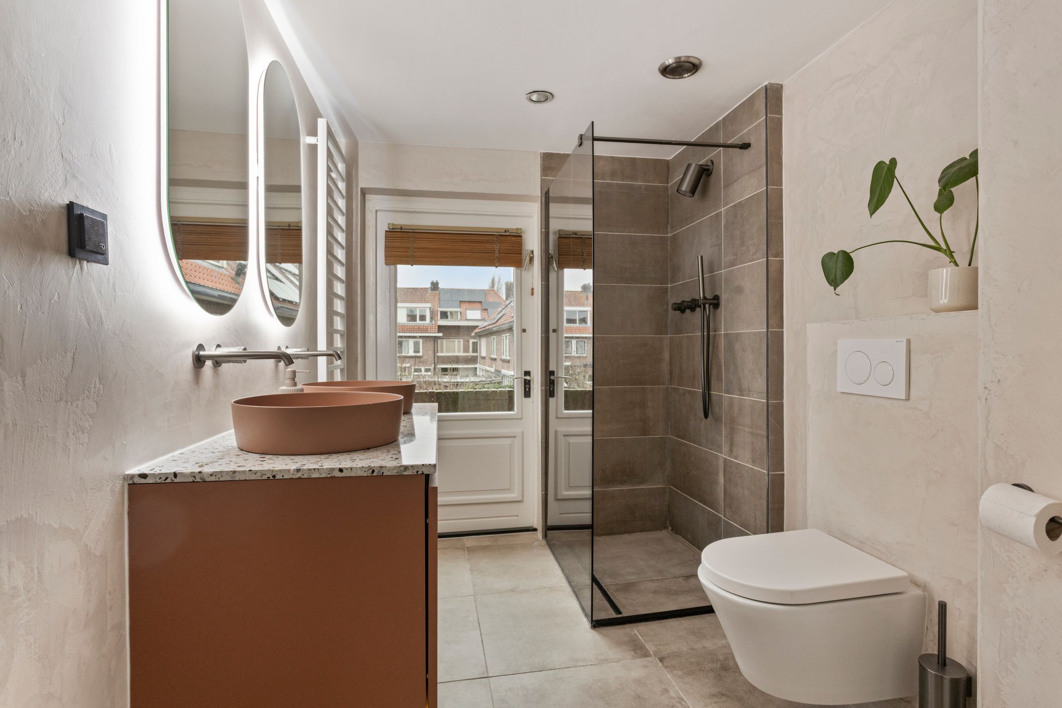 Foto 18 van Brederostraat 83