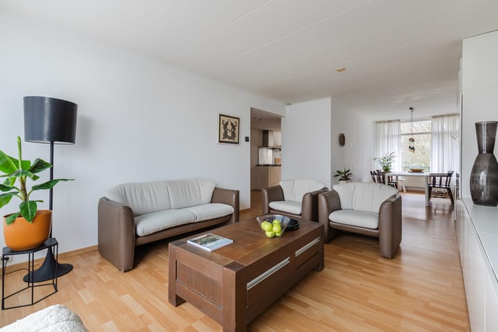 Photo 2 of Vincent van Goghstraat 38