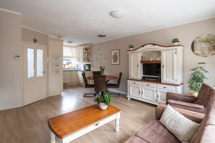 Photo 2 of Burgemeester Crezéestraat 18