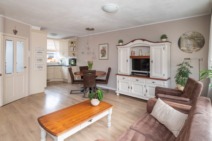 Photo 5 of Burgemeester Crezéestraat 18