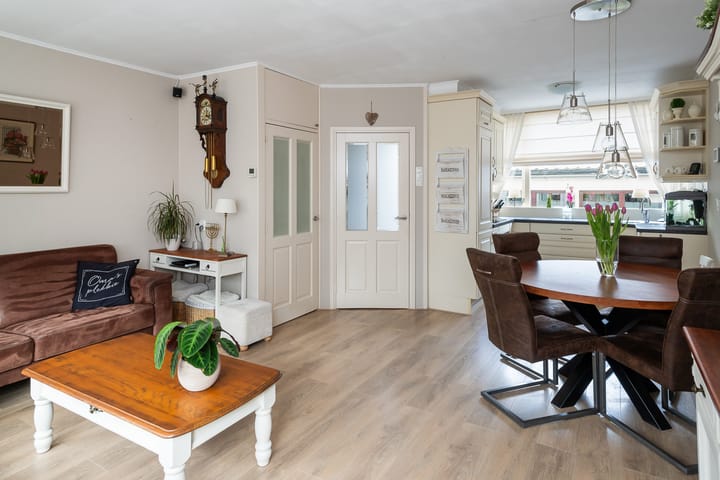 Photo 3 of Burgemeester Crezéestraat 18