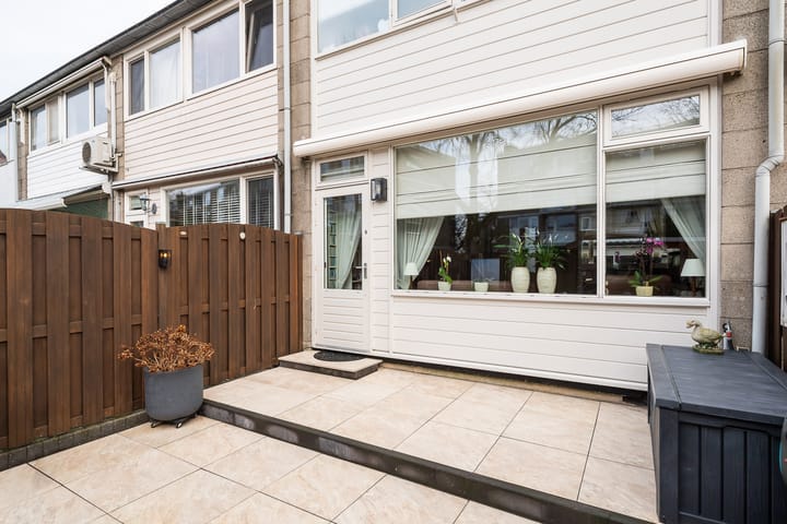 Photo 12 of Burgemeester Crezéestraat 18