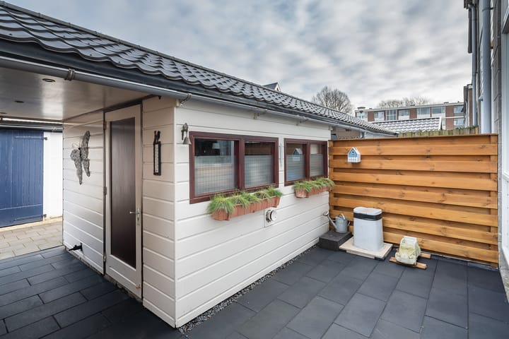 Photo 13 of Burgemeester Crezéestraat 18