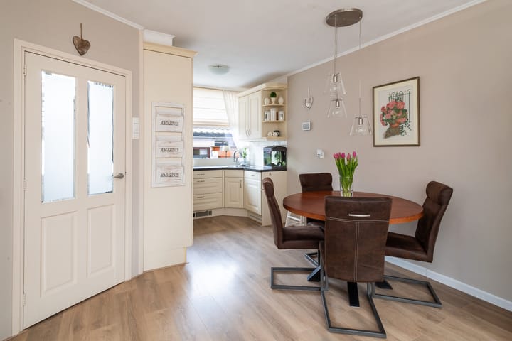 Photo 14 of Burgemeester Crezéestraat 18