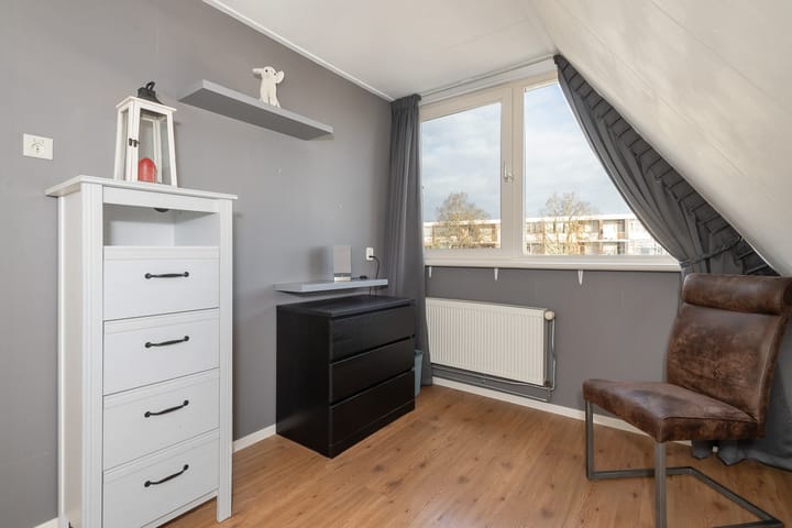 Photo 24 of Burgemeester Crezéestraat 18