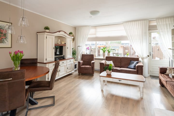 Photo 6 of Burgemeester Crezéestraat 18