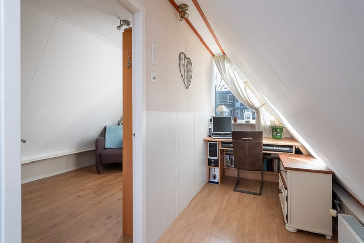 Photo 26 of Burgemeester Crezéestraat 18