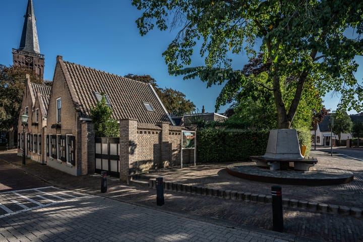 Photo 36 of Burgemeester Crezéestraat 18