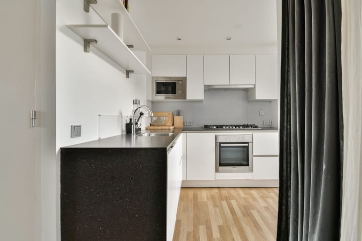 Photo 8 of Haarlemmerweg 127-3