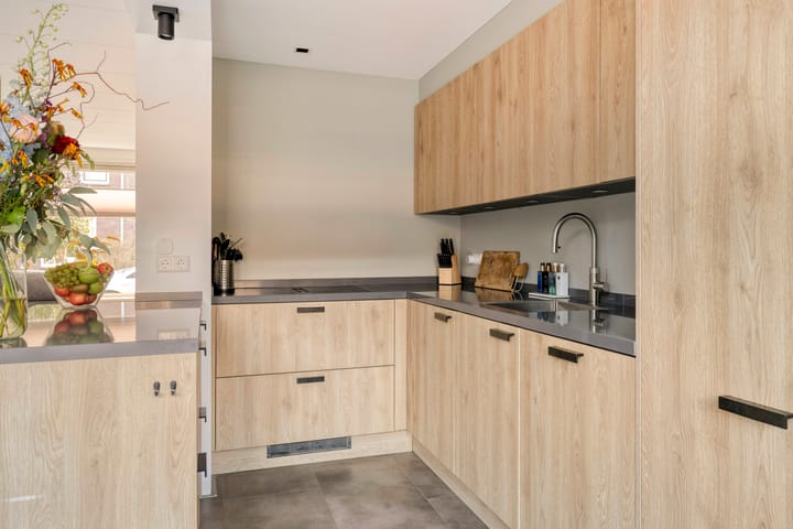 Photo 12 of Jacob van Oostzanenstraat 16