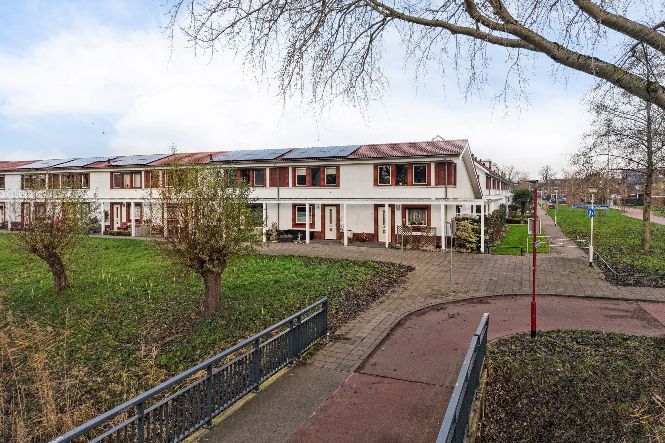 Photo 48 of Frank Sinatrarode 3