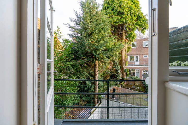 Photo 24 of Robert Schumannstraat 28-BS