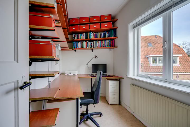 Photo 33 of Robert Schumannstraat 28-BS