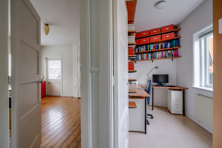 Photo 35 of Robert Schumannstraat 28-BS