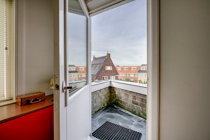 Photo 40 of Robert Schumannstraat 28-BS
