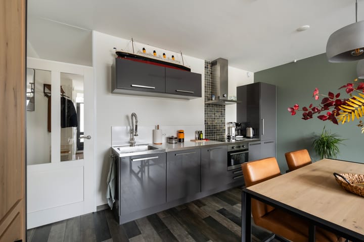 Photo 10 of Haringvlietstraat 27