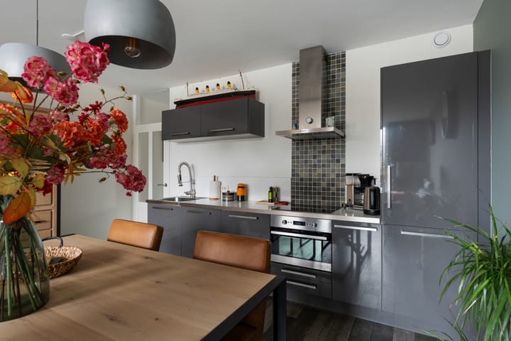 Photo 12 of Haringvlietstraat 27